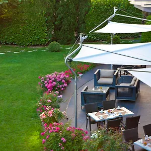 warwick-reine-astrid-lyon.hotels-rhonealpes.com/